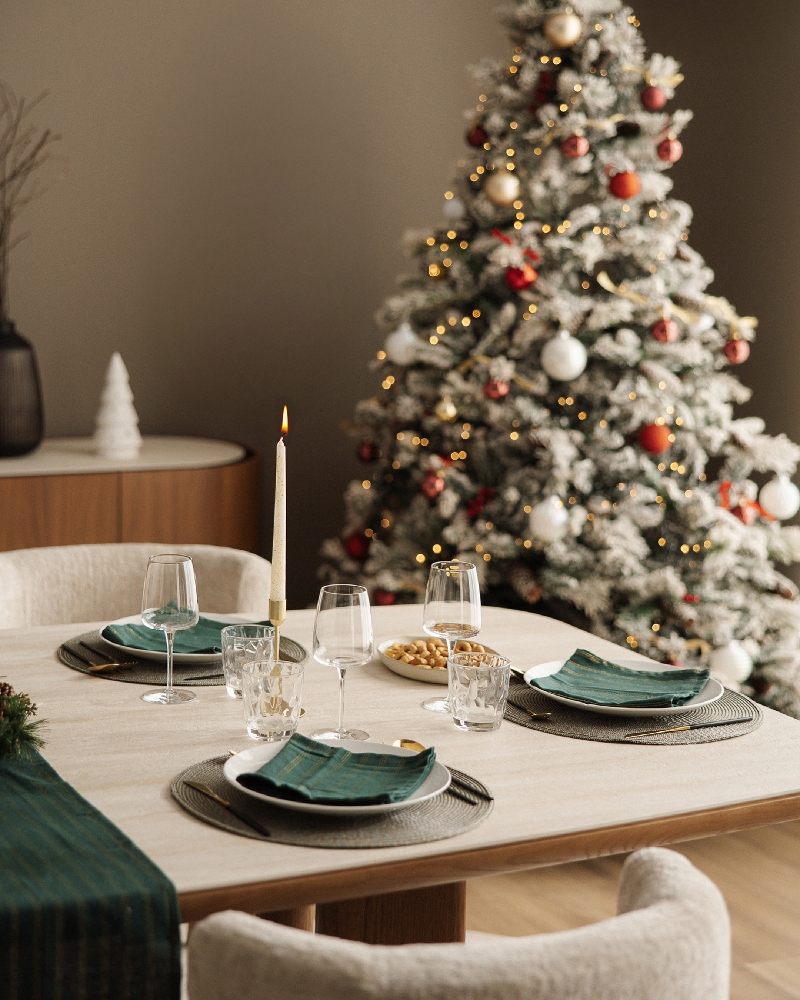 Στολισμός χριστουγεννιάτικου δέντρου με χρωματικό θέμα στην Αθήνα από το Adamopoulos Casa Ideale